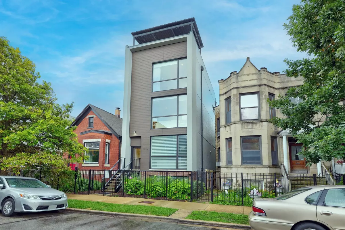 Chicago, IL 60647,3115 W Lyndale ST #2