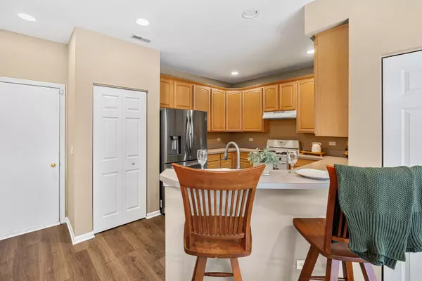 Round Lake, IL 60073,330 S Fieldstone CT