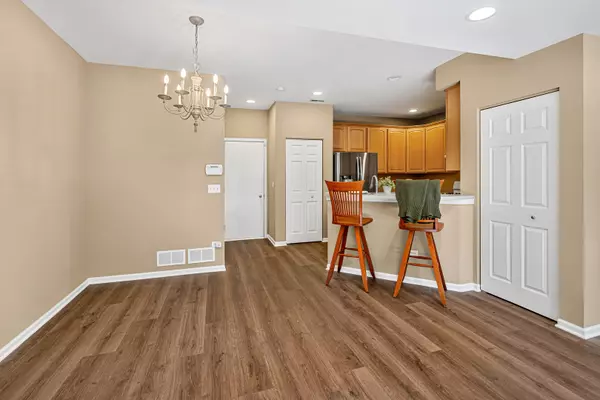 Round Lake, IL 60073,330 S Fieldstone CT