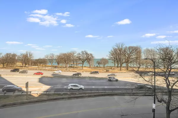Chicago, IL 60610,1550 N Lake Shore DR #2A
