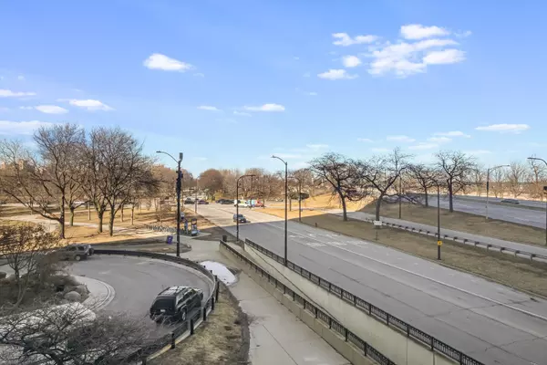Chicago, IL 60610,1550 N Lake Shore DR #2A