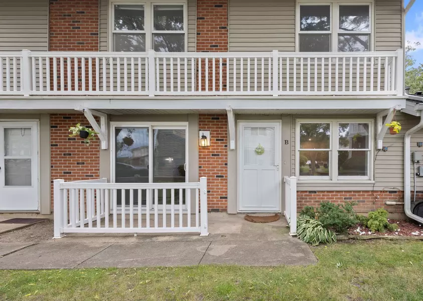 205 Emerson CT #B, Bloomingdale, IL 60108