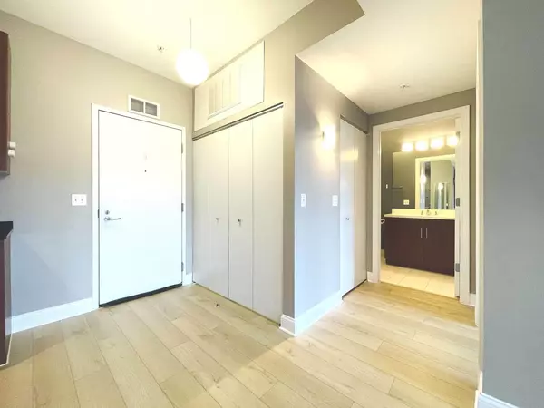 Chicago, IL 60661,565 W Quincy ST #1008