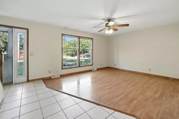 Fox Lake, IL 60020,11 Hellios CT
