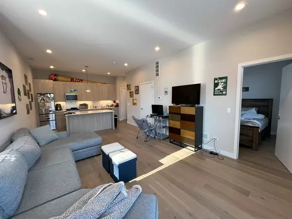 Chicago, IL 60613,3757 N Sheffield AVE #313