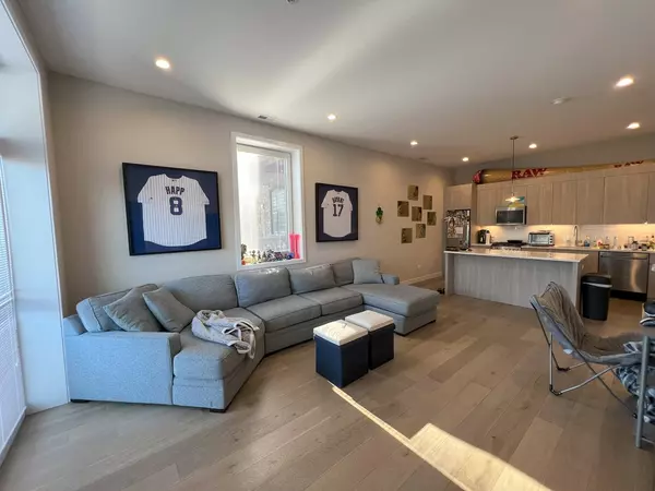 Chicago, IL 60613,3757 N Sheffield AVE #313