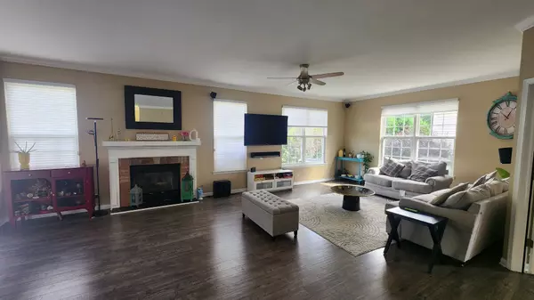 Palatine, IL 60067,1230 W Claridge CT
