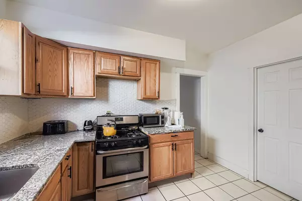 Chicago, IL 60651,922 N Homan AVE