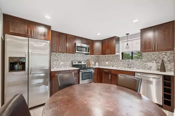 Forest Park, IL 60130,850 Des Plaines AVE #309