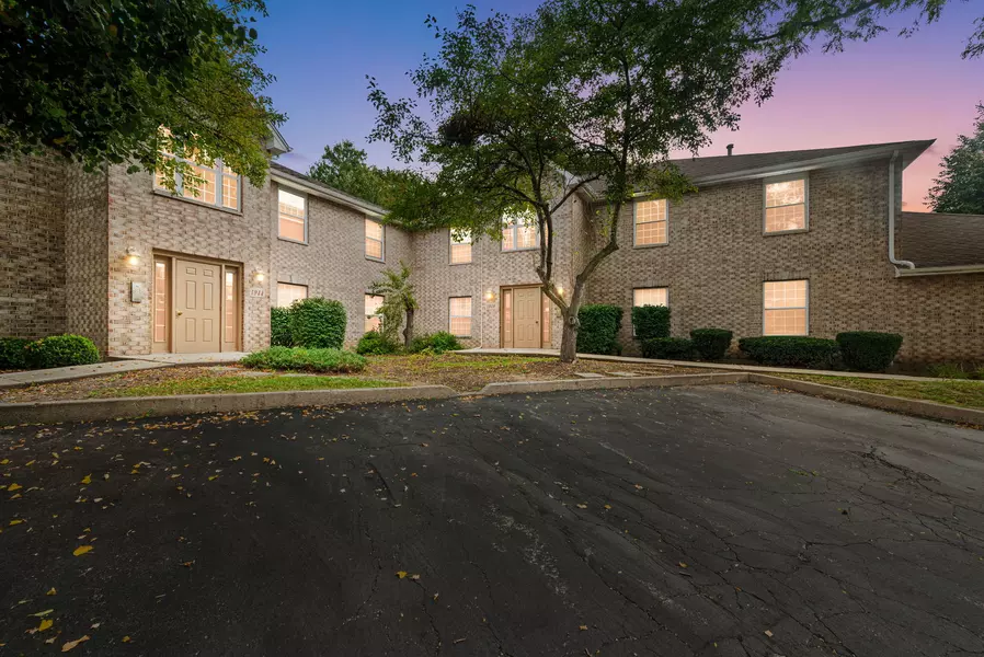 1940 Matthew CT #D, Elgin, IL 60123