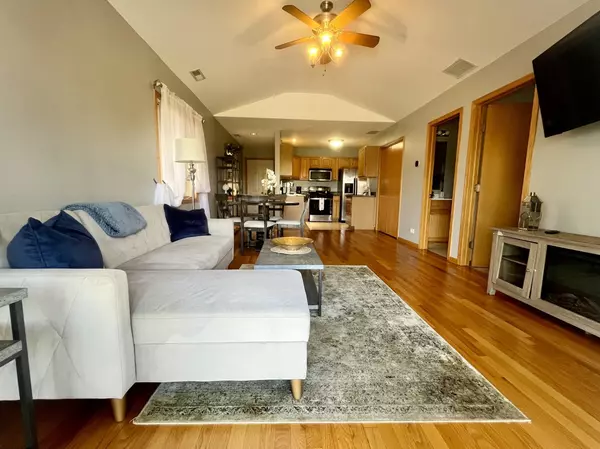 Chicago Ridge, IL 60415,10620 S CENTRAL AVE #3A