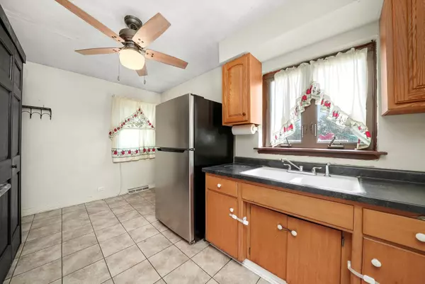 Bensenville, IL 60106,1003 W Hillside DR