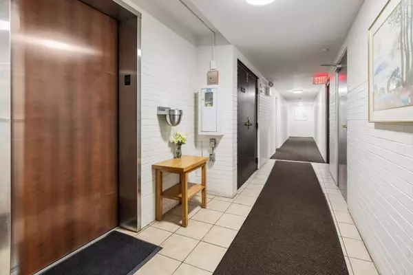 Forest Park, IL 60130,148 Circle AVE #401