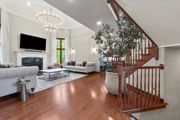 Burr Ridge, IL 60527,15W521 81st ST