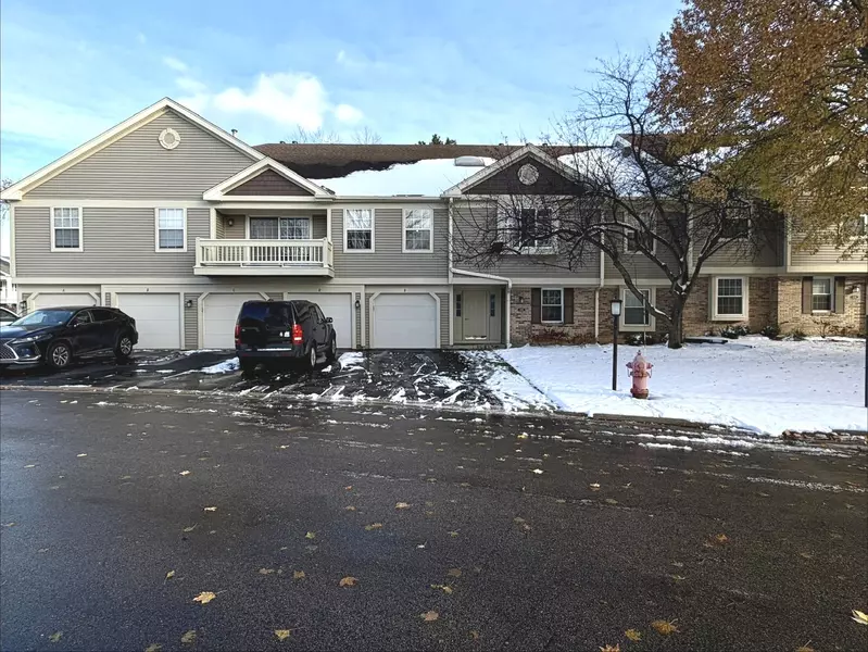 1202 Ballantrae PL #E, Mundelein, IL 60060