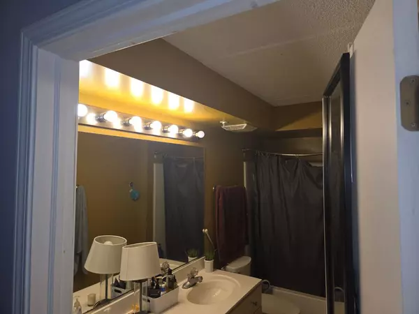 Evanston, IL 60202,811 Chicago AVE #308