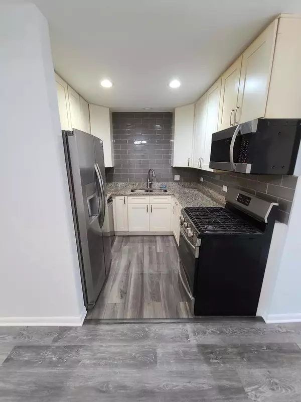 Alsip, IL 60803,11800 S Komensky AVE #203