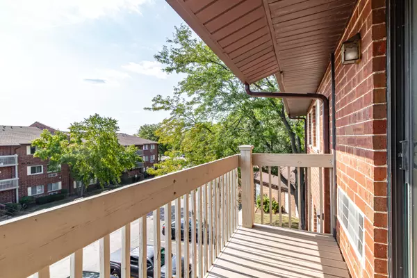 Vernon Hills, IL 60061,840 N Lakeside DR #3D