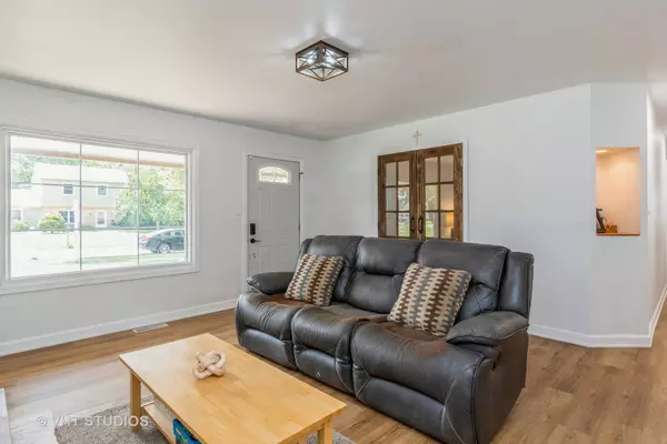 Bolingbrook, IL 60440,520 White Oak RD