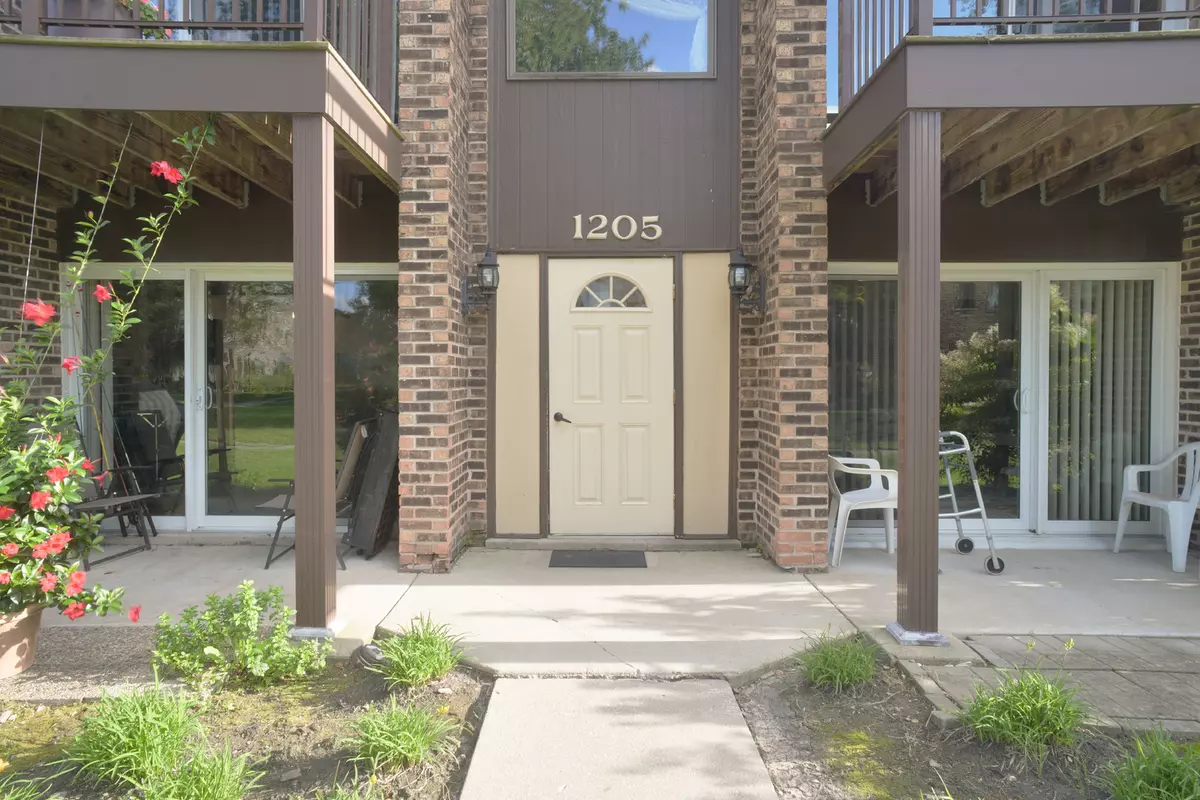 Wheeling, IL 60090,1205 Pleasant Run DR #210