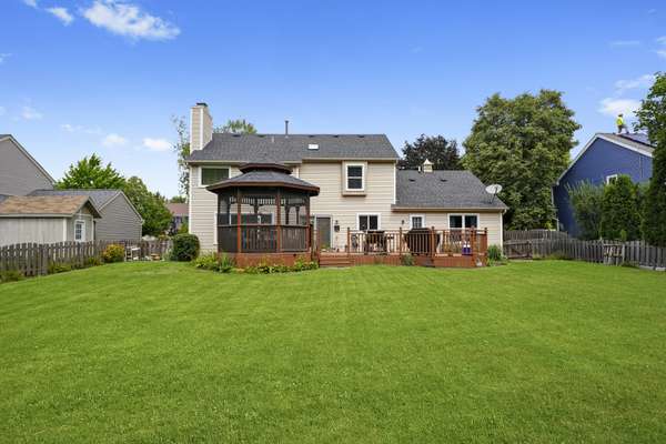 Batavia, IL 60510,722 Maves DR