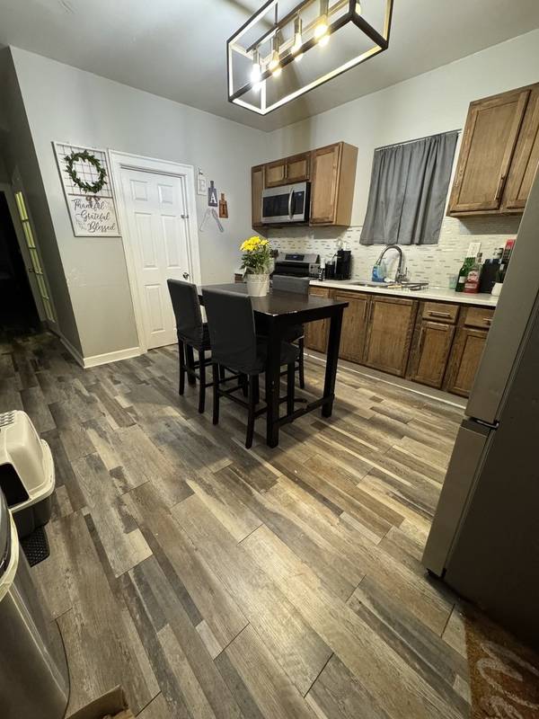 Chicago, IL 60617,9315 S Clyde AVE