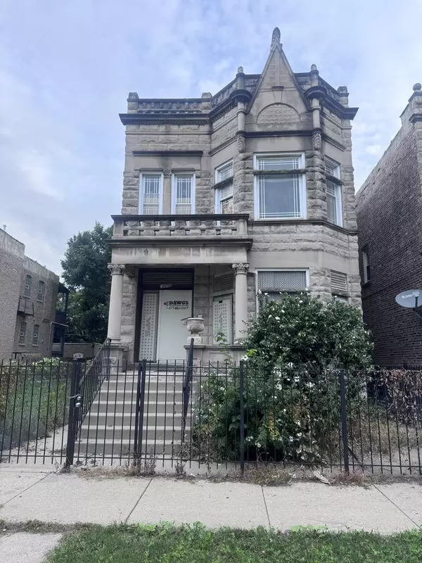 Chicago, IL 60624,3838 W Gladys AVE