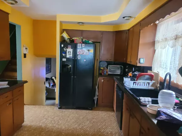 Lansing, IL 60438,3514 170th PL