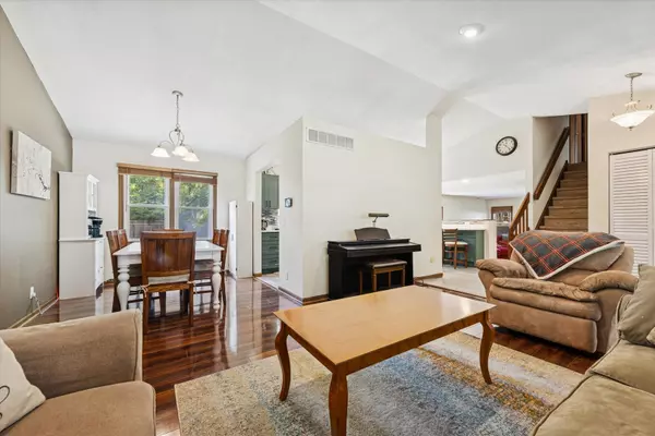 North Aurora, IL 60542,218 Timber Oaks DR