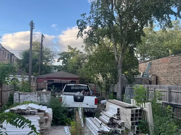 Chicago, IL 60644,5042 W Madison ST