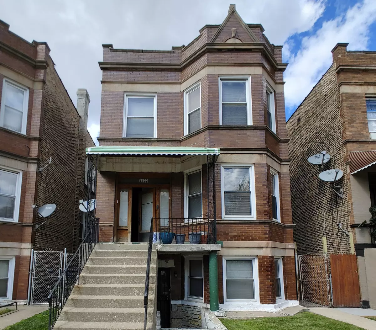 Chicago, IL 60623,4122 W Cermak RD