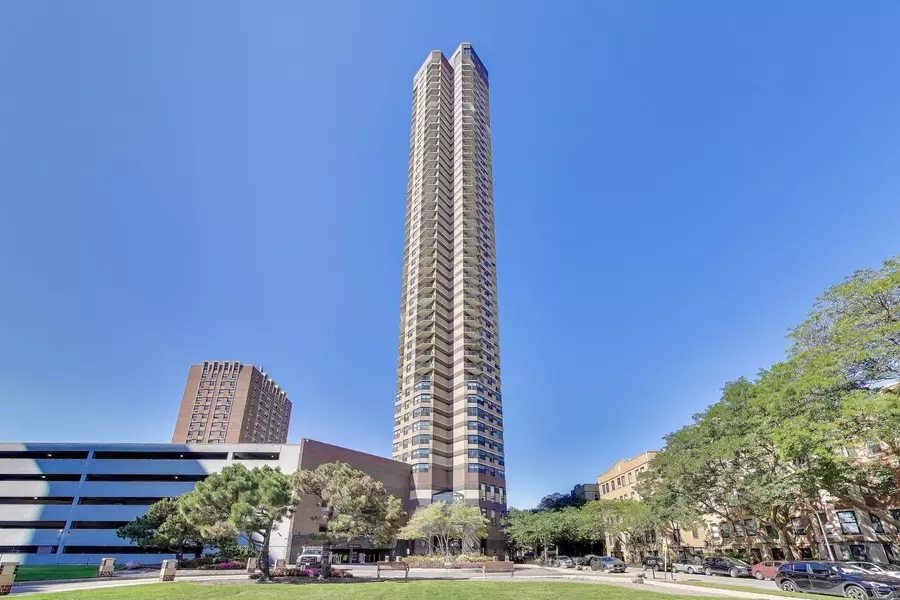3660 N Lake Shore DR #2204, Chicago, IL 60613