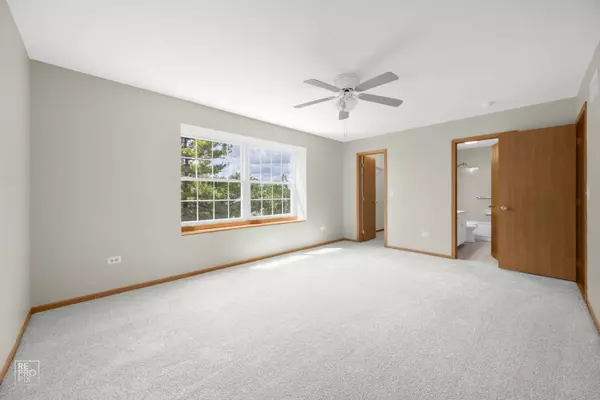 Carol Stream, IL 60188,1080 Birchbark TRL