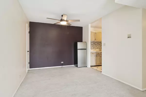 Willowbrook, IL 60527,24A Kingery Quarter #202