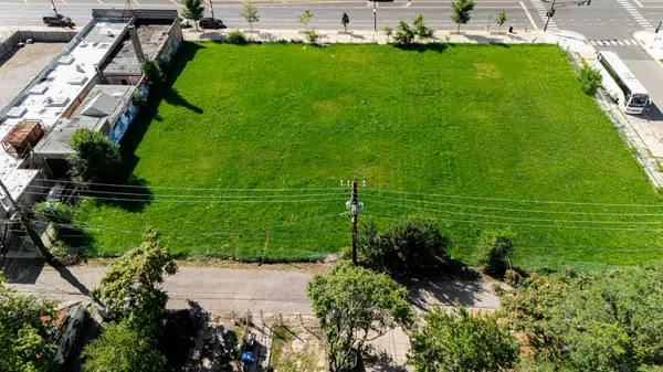 Chicago, IL 60624,4456 W Madison ST