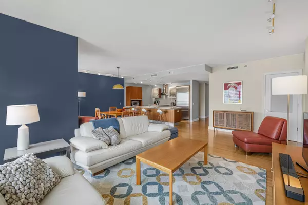 Chicago, IL 60601,340 E RANDOLPH ST #3304