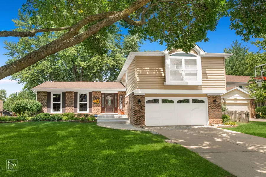 2854 Saint Anton CT, Lisle, IL 60532