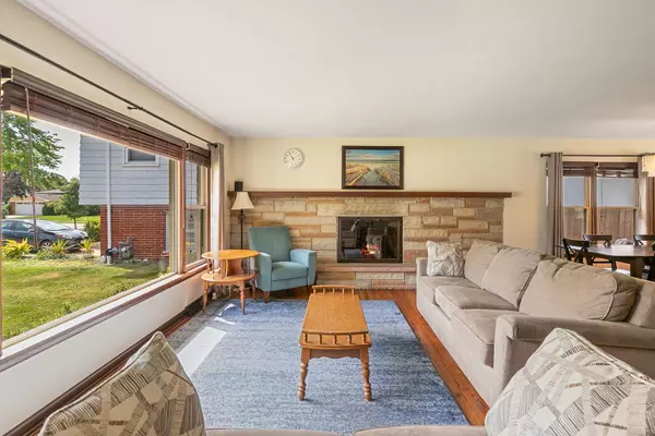 La Grange Park, IL 60526,205 Huntington CT