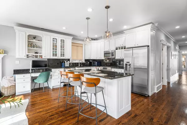 Chicago, IL 60610,1363 N Mohawk ST #3