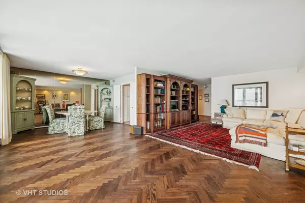 Chicago, IL 60610,1212 N Lake Shore DR #28CS
