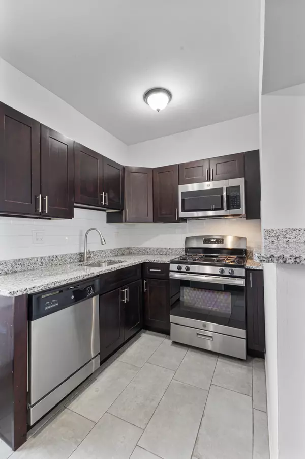 Chicago, IL 60626,1608 W Sherwin AVE #601