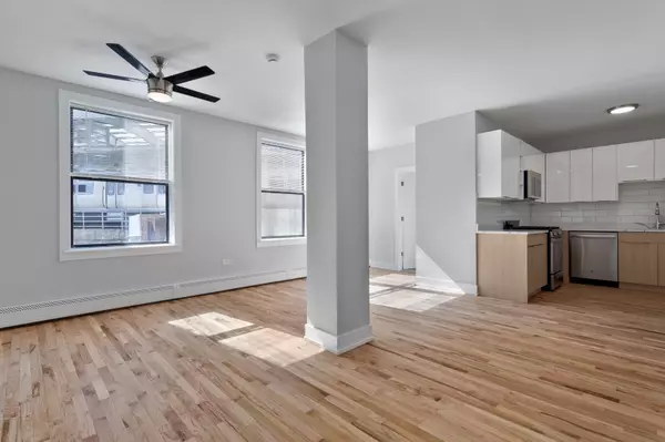 Chicago, IL 60626,1625 W Howard AVE #216