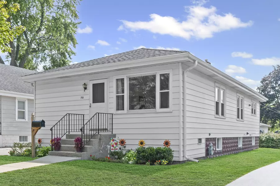 713 W Pacific AVE, Waukegan, IL 60085