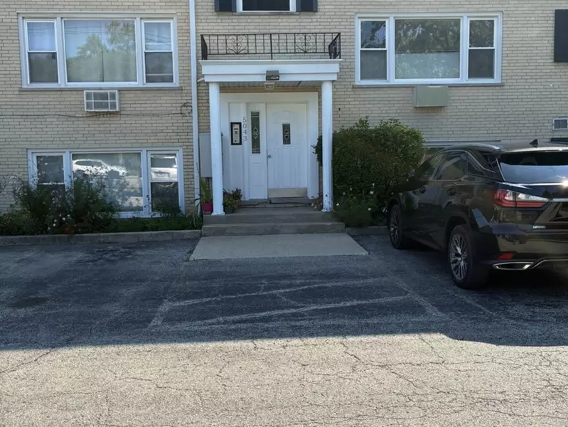 5043 N East River RD #1B, Norridge, IL 60706