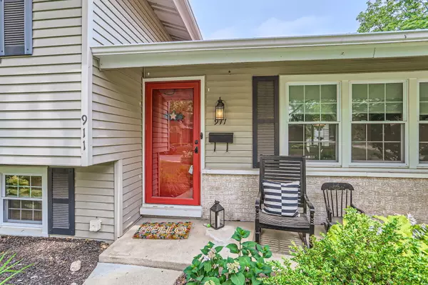 Naperville, IL 60540,911 Lilac LN