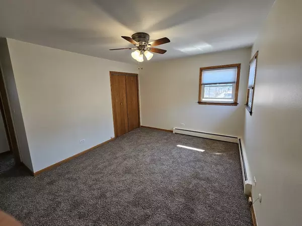 Elmwood Park, IL 60707,7511 W Fullerton AVE #3S