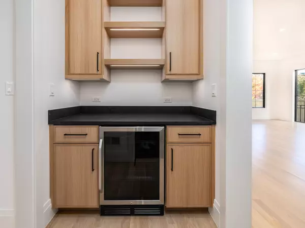 Wilmette, IL 60091,410 Prairie AVE