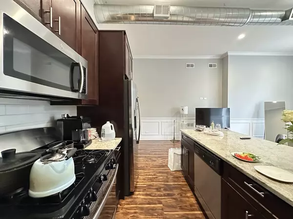 Chicago, IL 60618,3336 W Irving Park RD #1