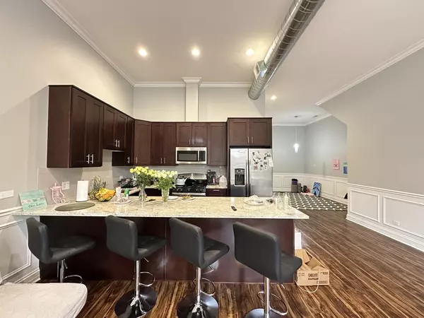 Chicago, IL 60618,3336 W Irving Park RD #1
