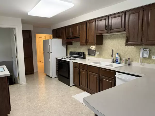Inverness, IL 60067,1842 Thomas Atkinson RD